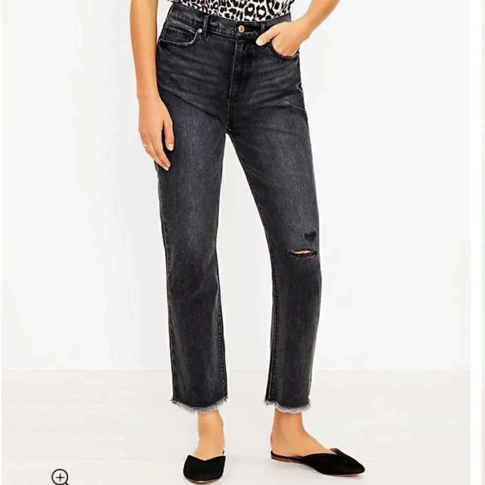 LOFT- THE STRAIGHT CROP Black Wash Semi Distressed Raw Hem Jeans, Size 12/ 31